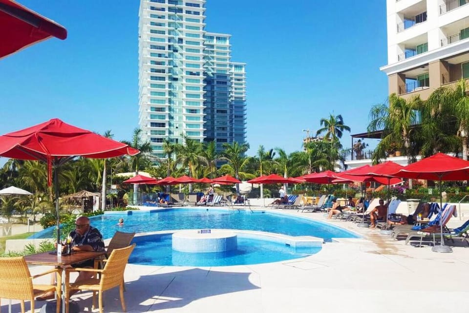 Patio, Day, Swimming pool, sunbed