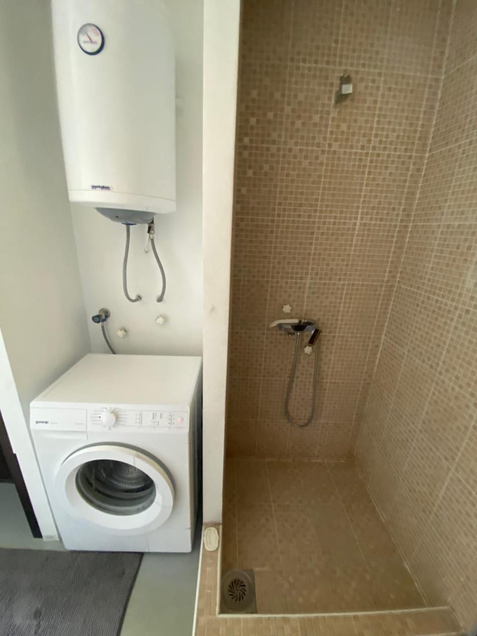 Shower, Bathroom, washing machine, dryer