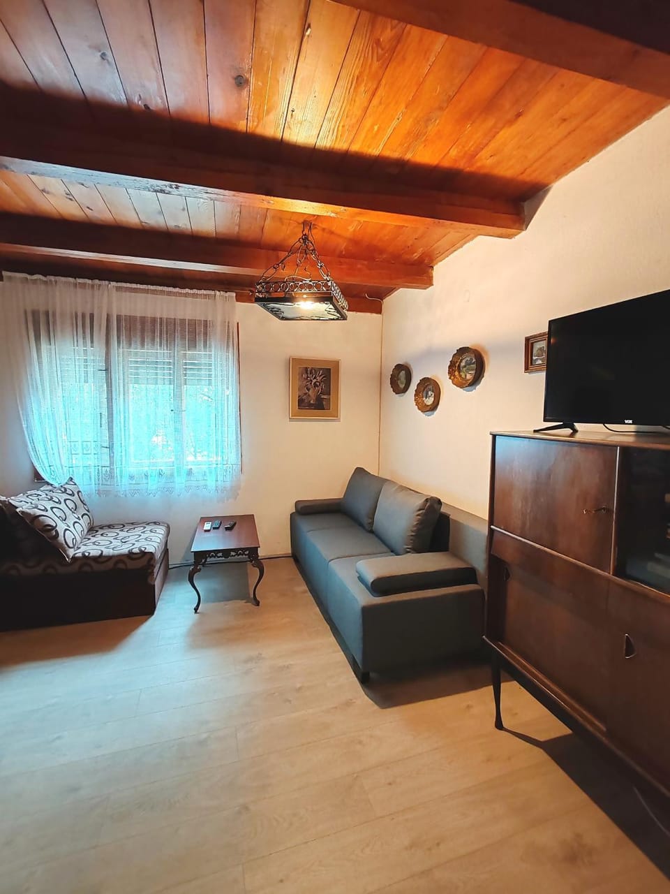 Varljivo leto, Fruska gora House in Novi Sad
