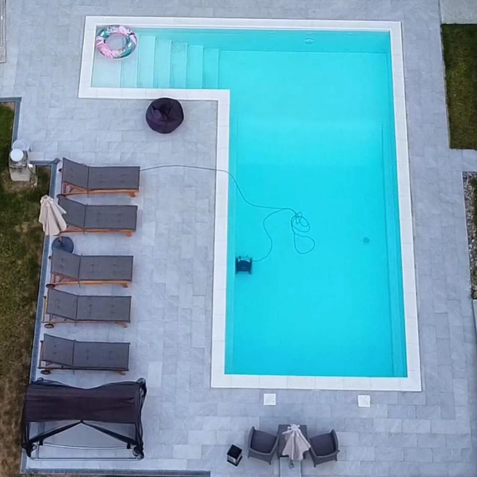 Swimming pool, sunbed