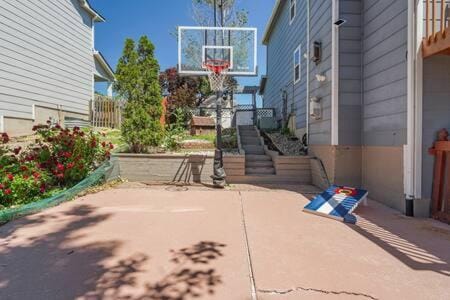 Whistler Hollow! Family Home, Bball Court, Firepit House in Colorado Springs