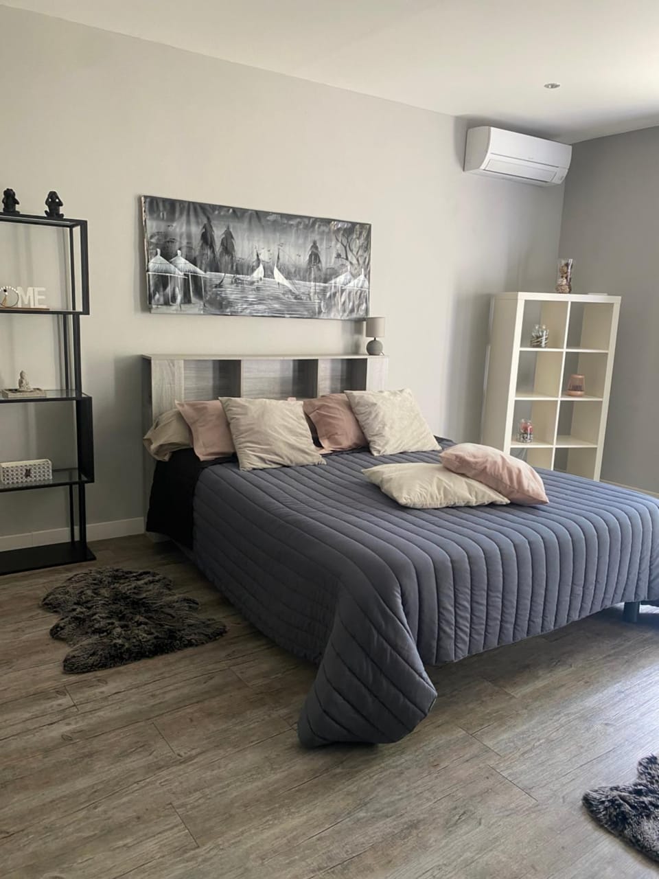 Bedroom, air conditioner