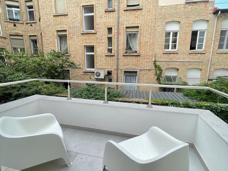Property building, View (from property/room), Balcony/Terrace