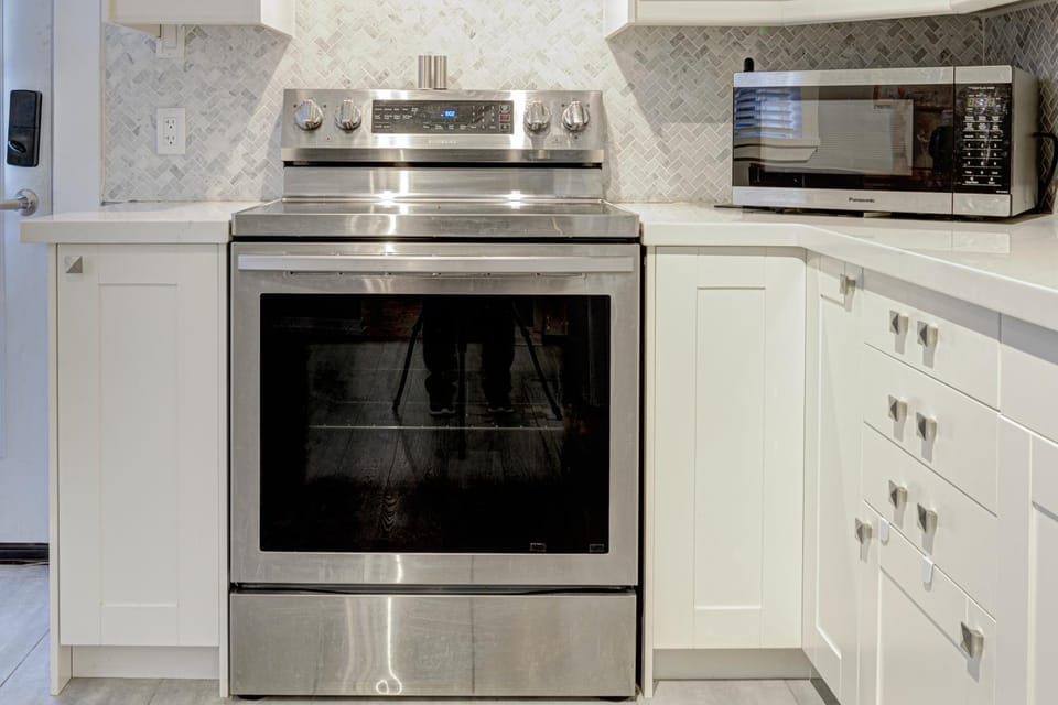 Niagara Falls-Toronto-45 Min Drive- 26 OOOO75-Max 8 House in Hamilton