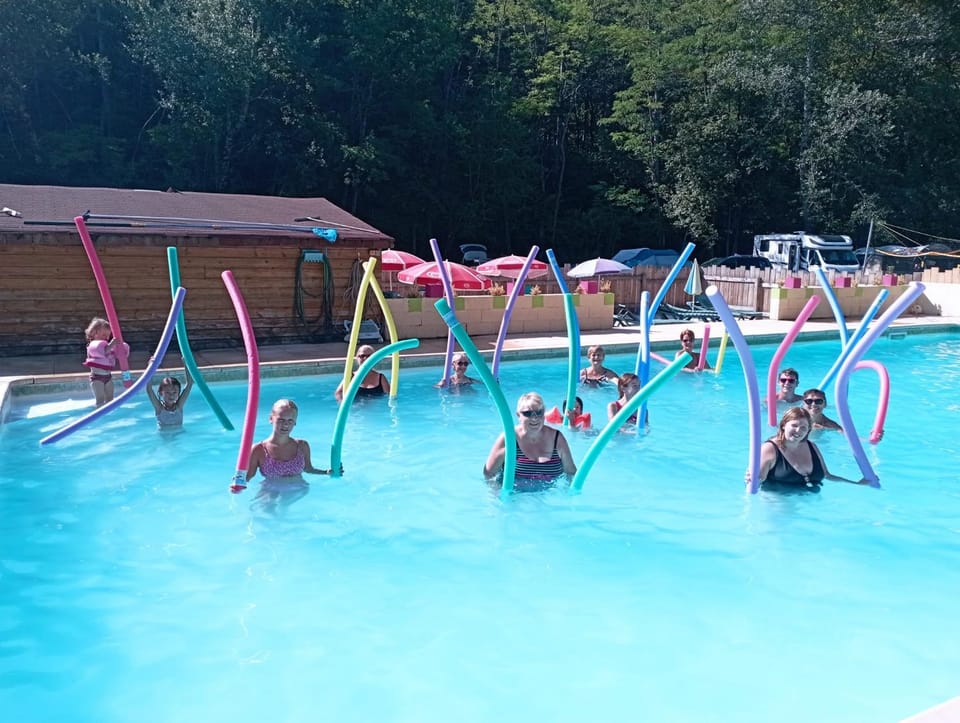 Swimming pool, sunbed