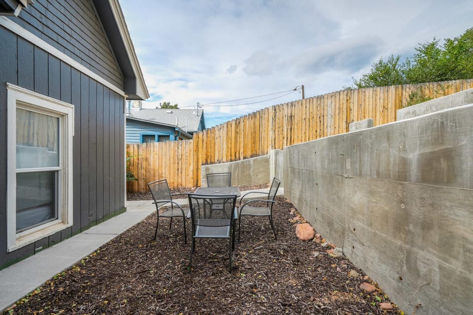 Station 130! Cozy Downtown Home w Fire Pit House in Colorado Springs