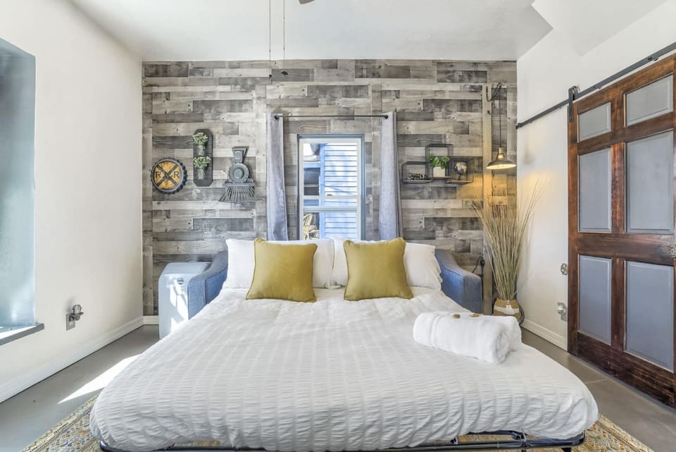 Station 130! Cozy Downtown Home w Fire Pit House in Colorado Springs