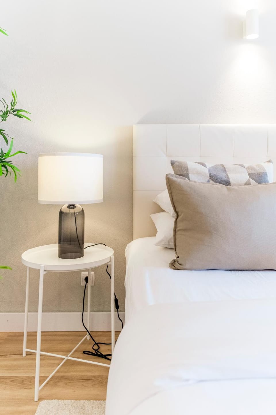 Bed, Photo of the whole room, Decorative detail, Bedroom