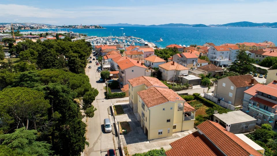 Property building, Nearby landmark, Neighbourhood, Natural landscape, Bird's eye view, City view, Sea view, Location