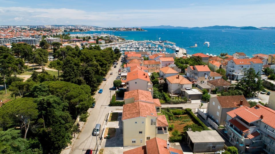 Property building, Nearby landmark, Neighbourhood, Bird's eye view, Beach, City view, Street view