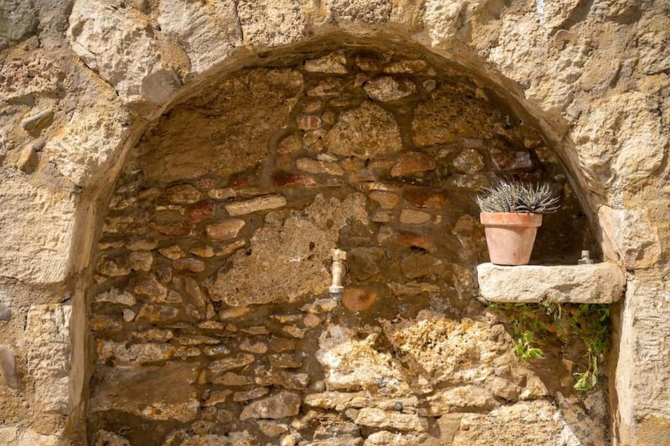 Day, Inner courtyard view
