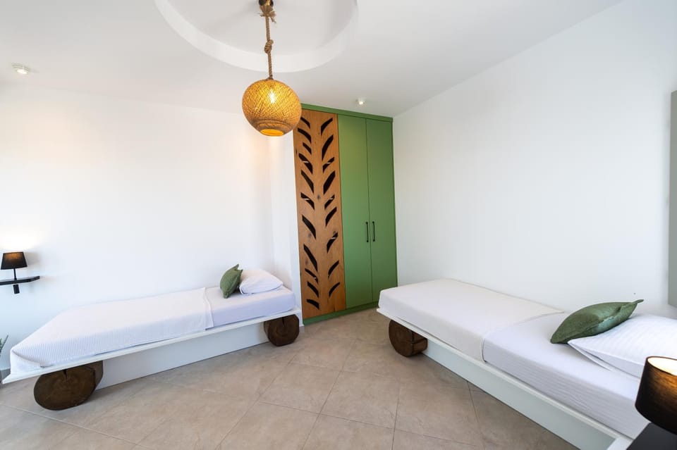 Bed, Living room