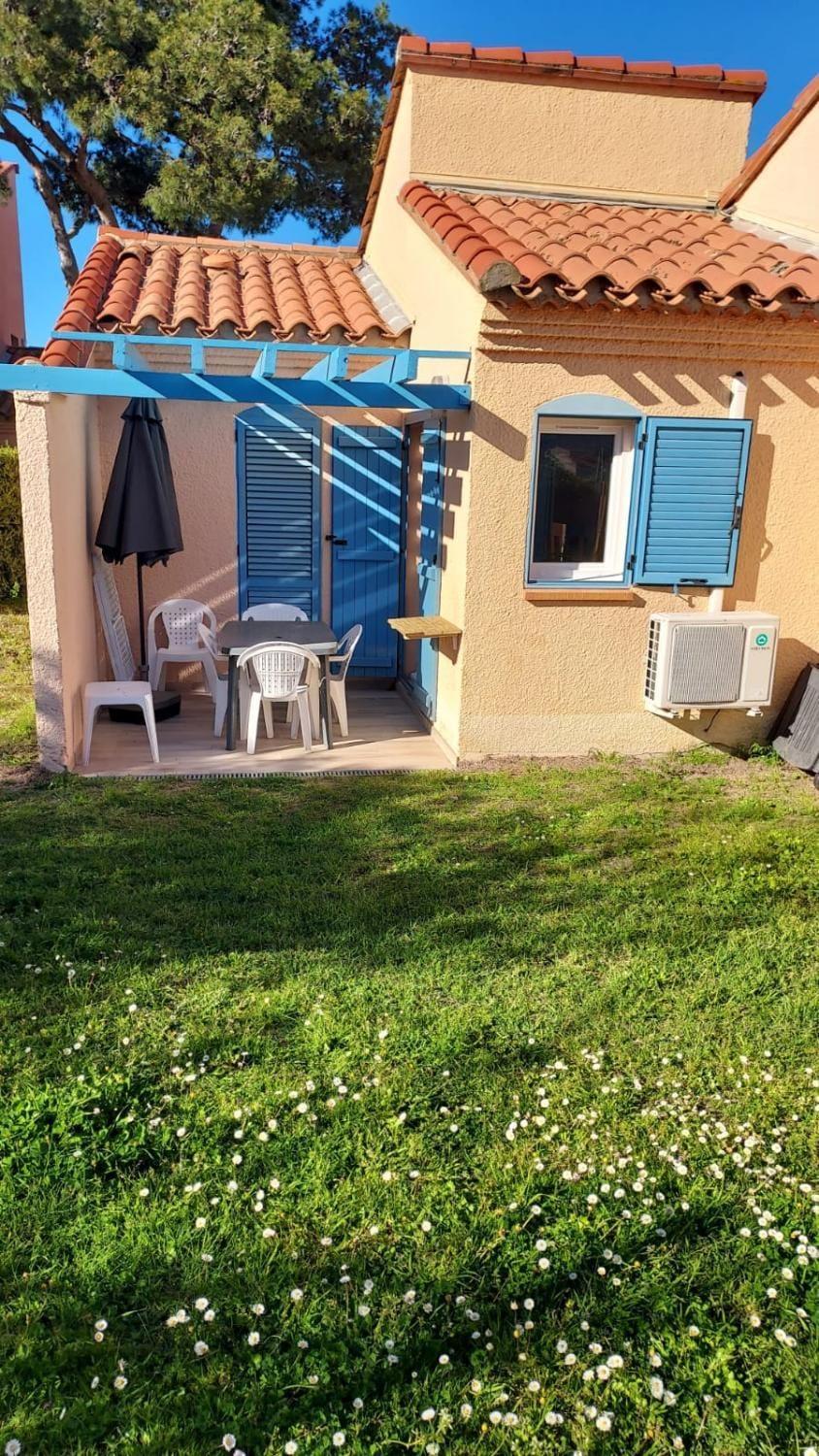 Patio, Spring, Day, Garden, Garden view, sunbed