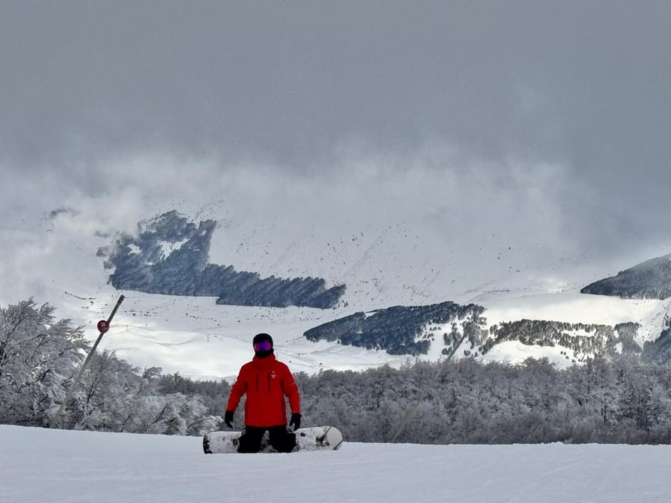 Nearby landmark, Day, People, Natural landscape, Winter, Skiing, group of guests, group of guests