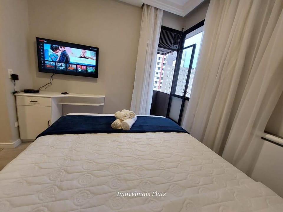 Bed, TV and multimedia, Photo of the whole room, Bedroom, hair dresser