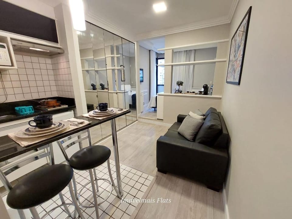 Kitchen or kitchenette, Living room, Seating area, Dining area, minibar