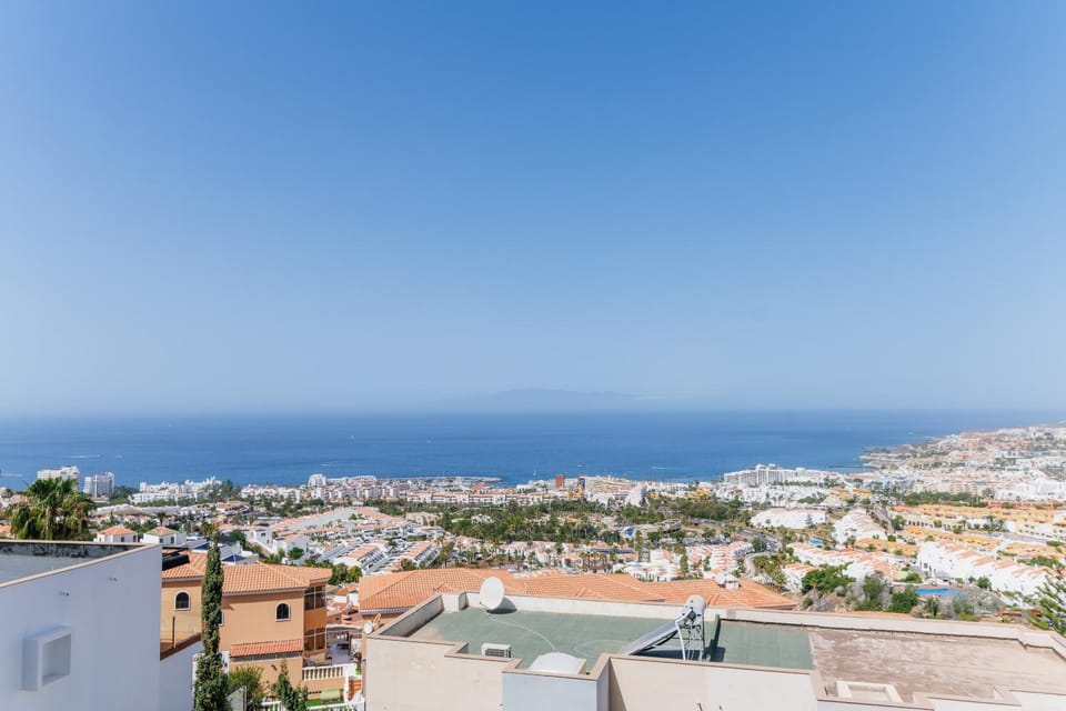 City view, Sea view