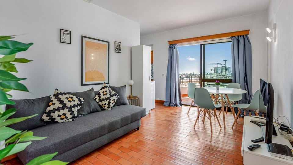 TV and multimedia, View (from property/room), Balcony/Terrace, Living room, Seating area, Dining area