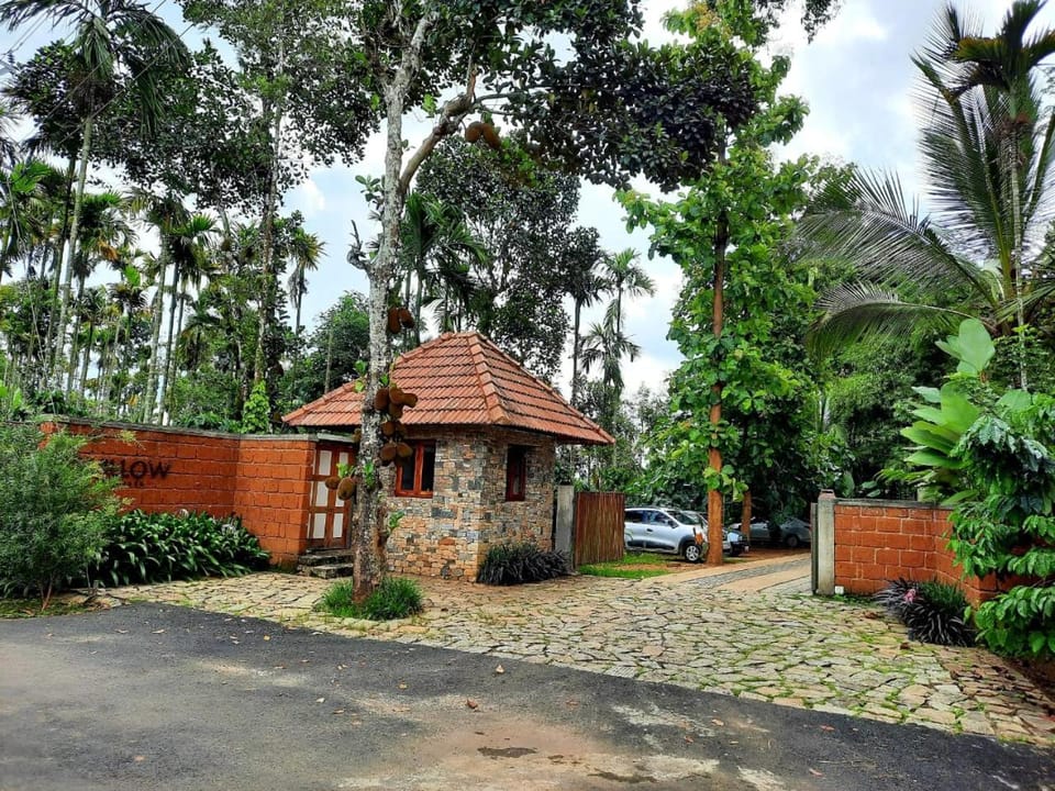 Property building, Natural landscape, Parking