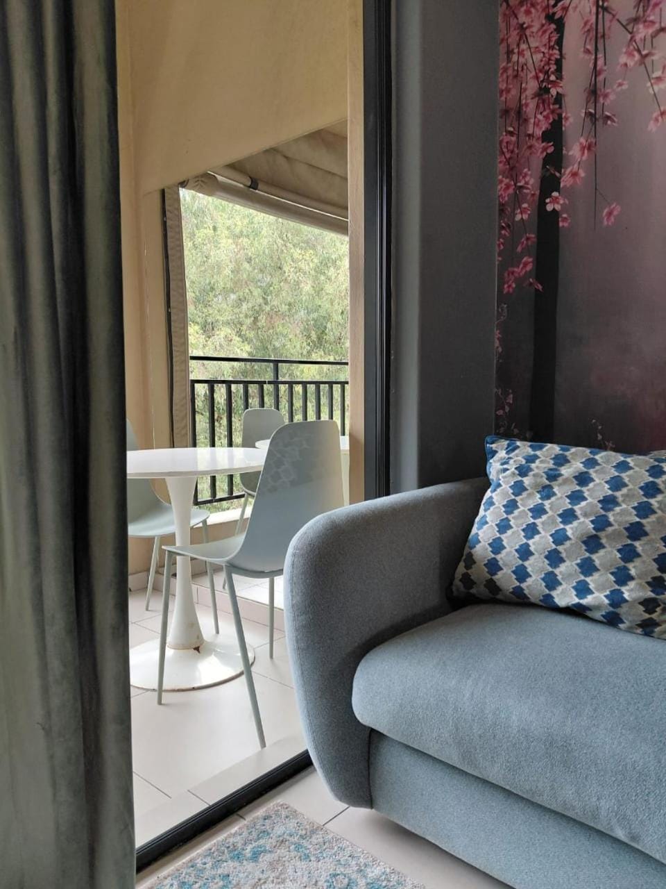Exquisite Home with fast wifi, workstation, pool and gym, great for long stays Apartment in Gauteng