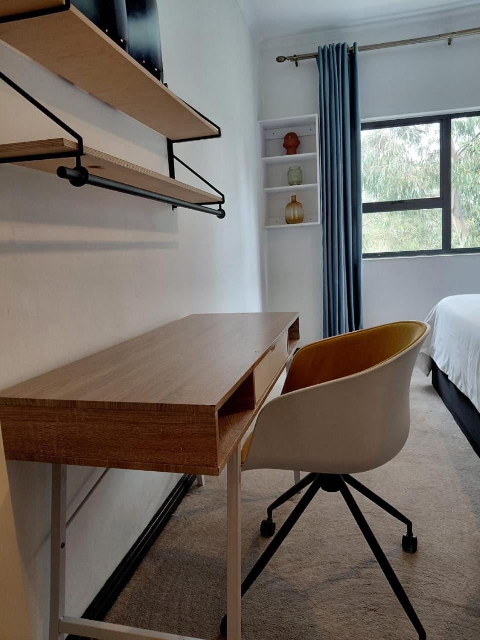 Exquisite Home with fast wifi, workstation, pool and gym, great for long stays Apartment in Gauteng