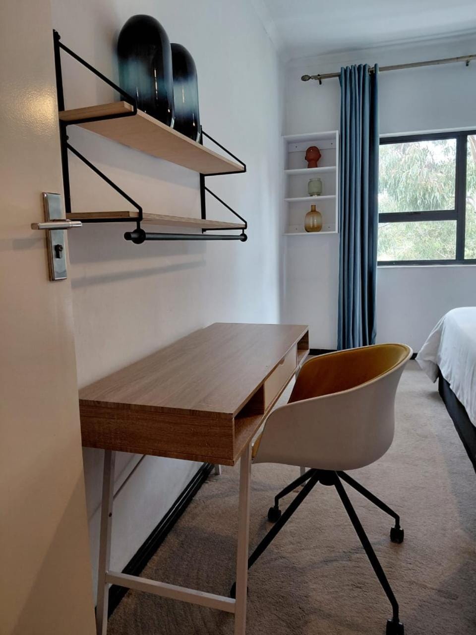 Exquisite Home with fast wifi, workstation, pool and gym, great for long stays Apartment in Gauteng