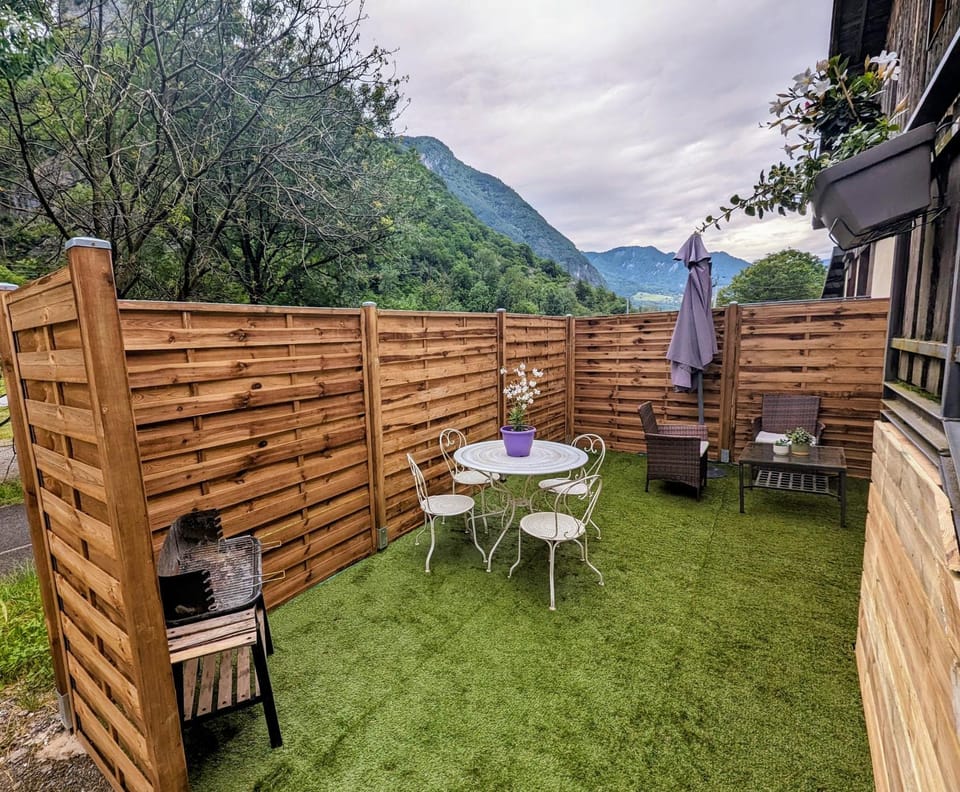 Patio, Spring, Day, Natural landscape, Garden, Dining area, Garden view