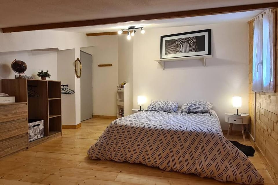 Bed, Photo of the whole room, Bedroom, wardrobe
