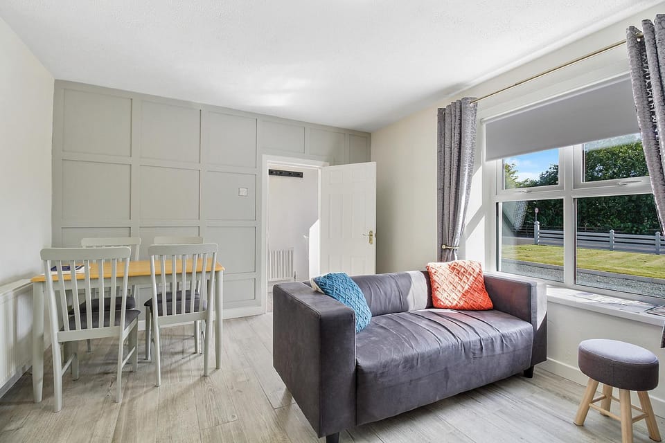 View (from property/room), Living room, Photo of the whole room, Seating area, Dining area