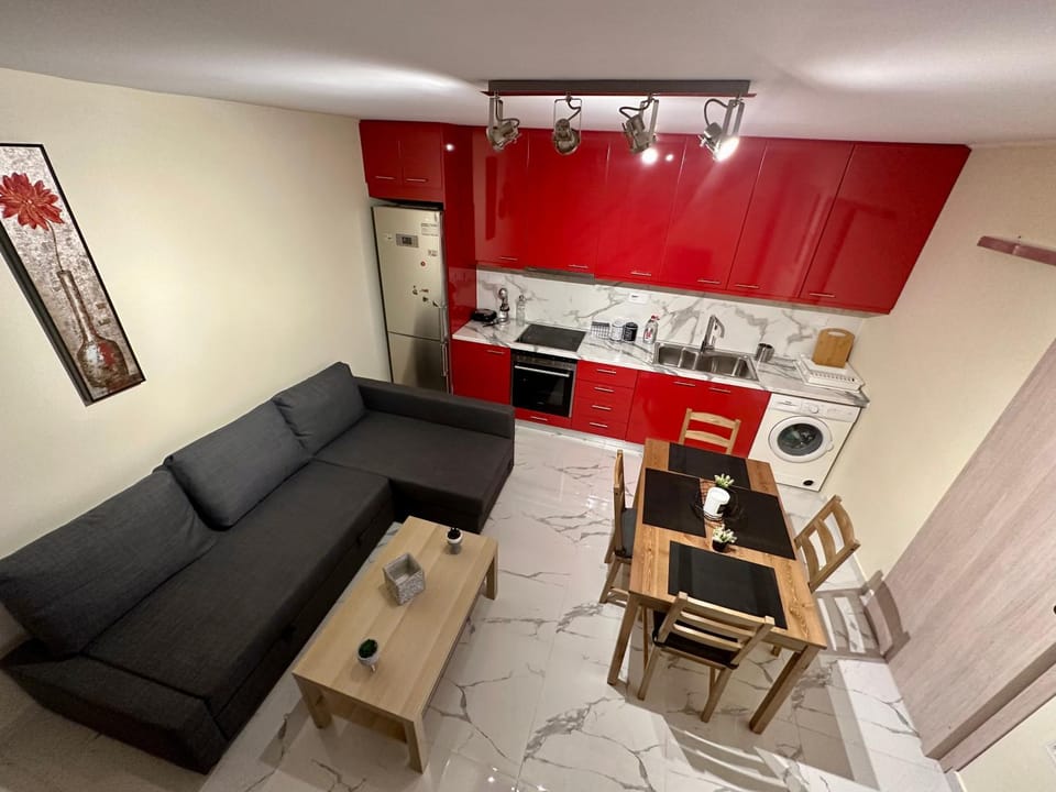 Kitchen or kitchenette, Seating area, Dining area