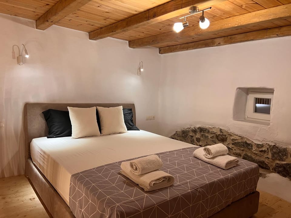 Gala Loft Traditional Stone House Apartment in Decentralized Administration of the Aegean