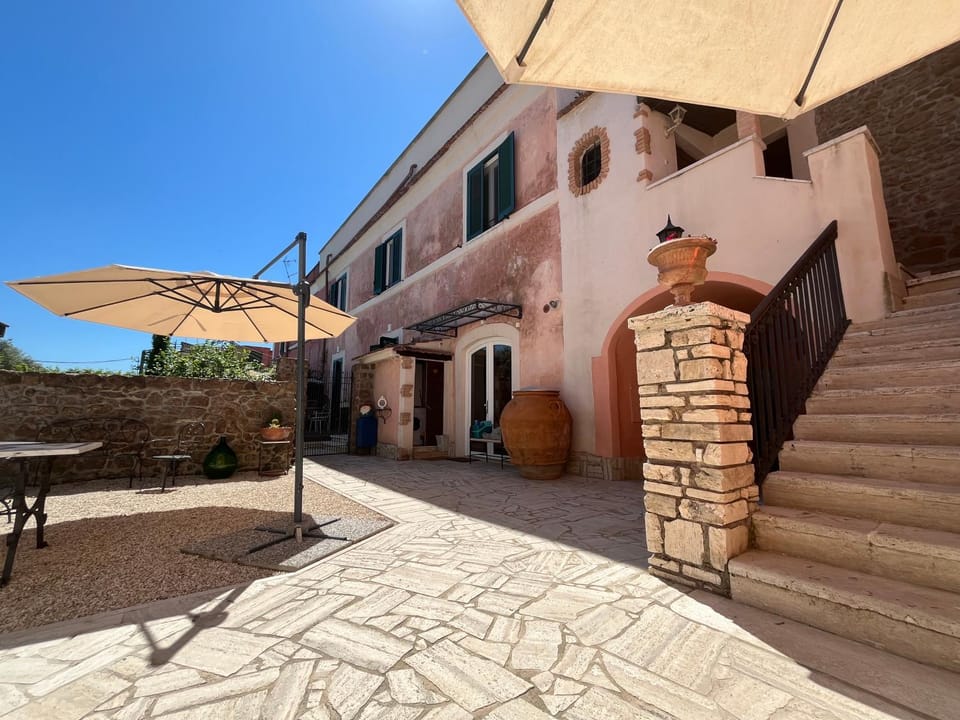 Property building, Patio, Facade/entrance, Day