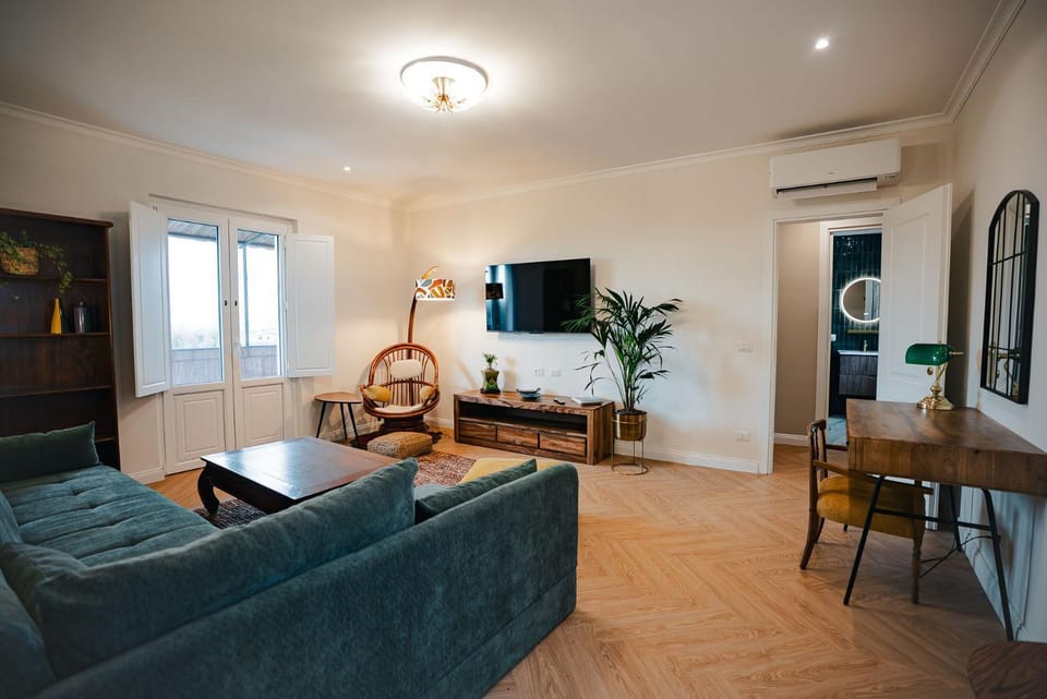TV and multimedia, Living room, Seating area, air conditioner