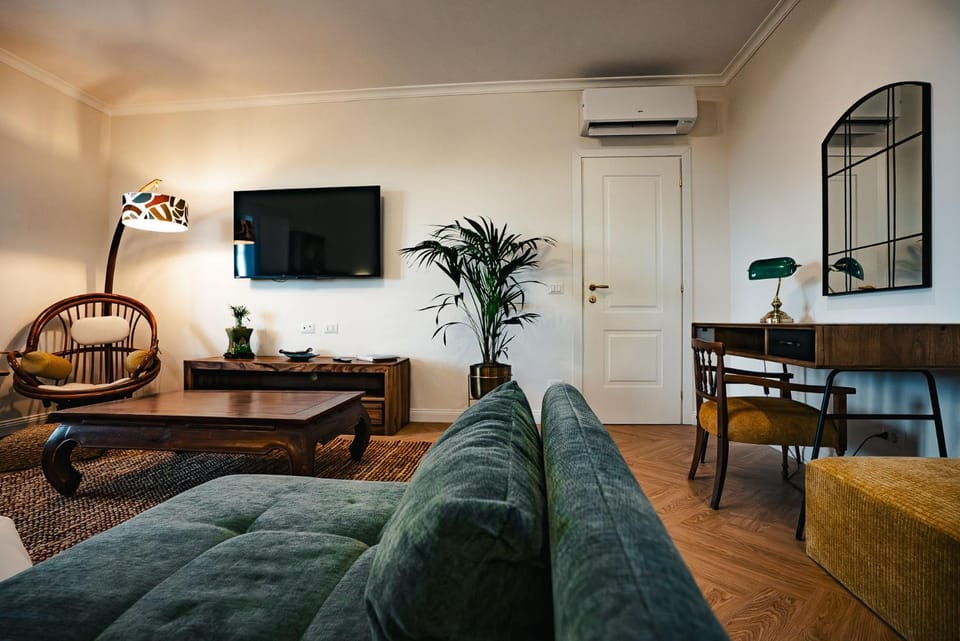 TV and multimedia, Living room, Seating area, air conditioner