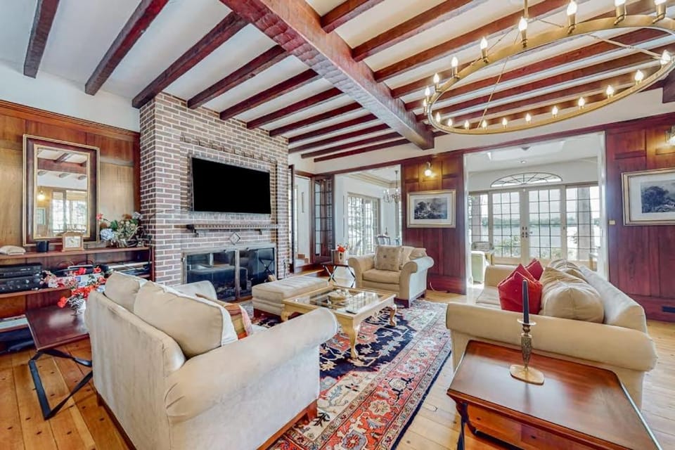 Capeview Estate House in Buzzards Bay