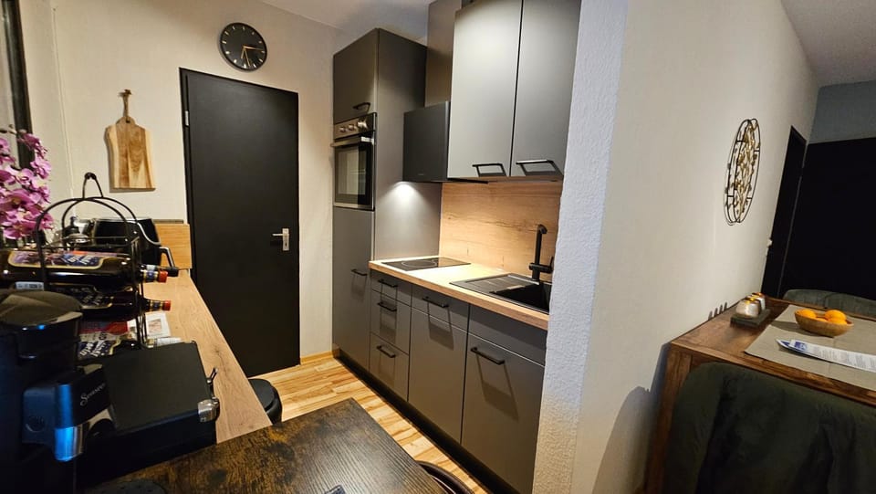 Kitchen or kitchenette, oven