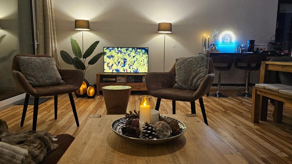 Communal lounge/ TV room, TV and multimedia, Living room, Seating area, Evening entertainment