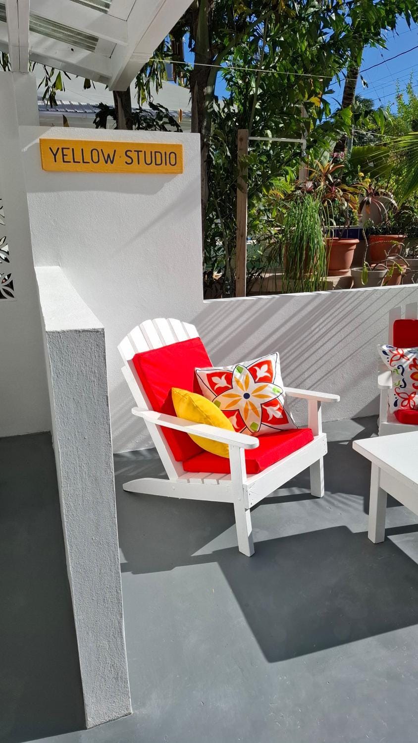 Amanda's Place Yellow Studio - Pool and Tropical garden Apartment in Belize District