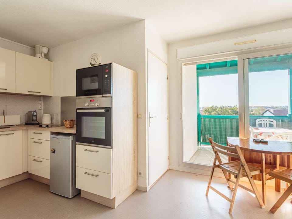 Appartement à Anglet avec Terrasse, Proche Plages et Commerces, Piscine et Parking - FR-1-3-592 Apartment in Biarritz