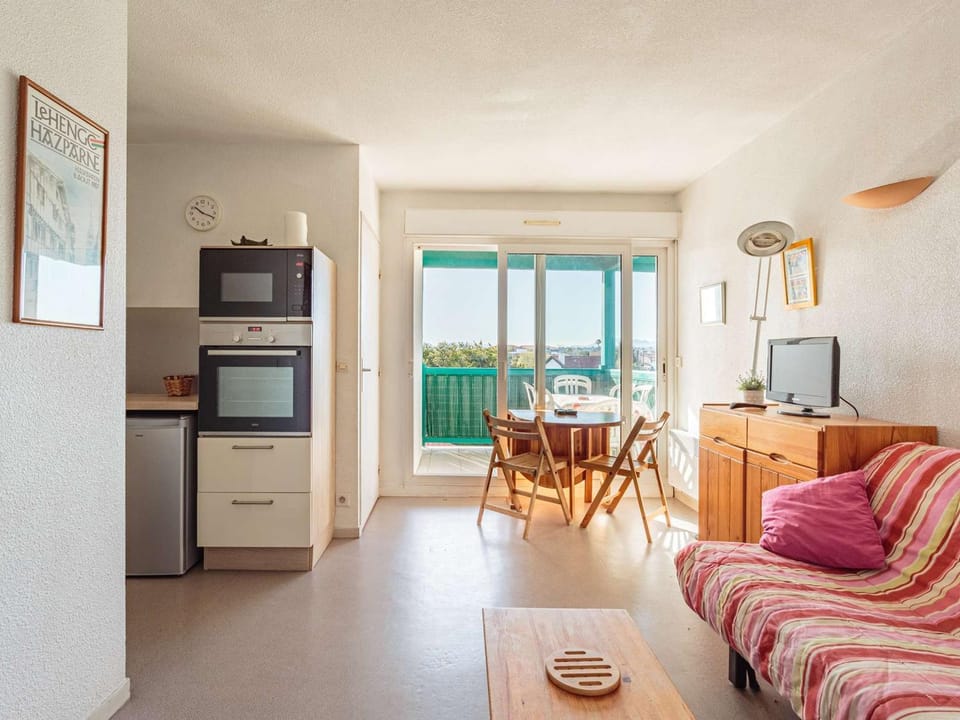 Appartement à Anglet avec Terrasse, Proche Plages et Commerces, Piscine et Parking - FR-1-3-592 Apartment in Biarritz