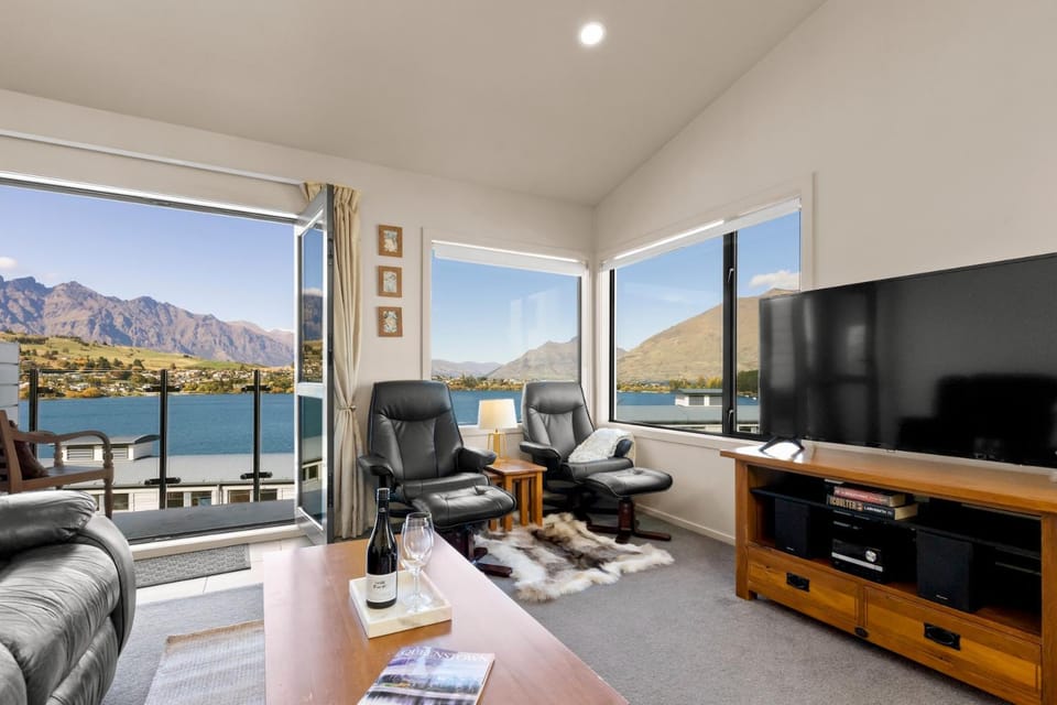 Natural landscape, TV and multimedia, Living room, Seating area, Lake view, Mountain view