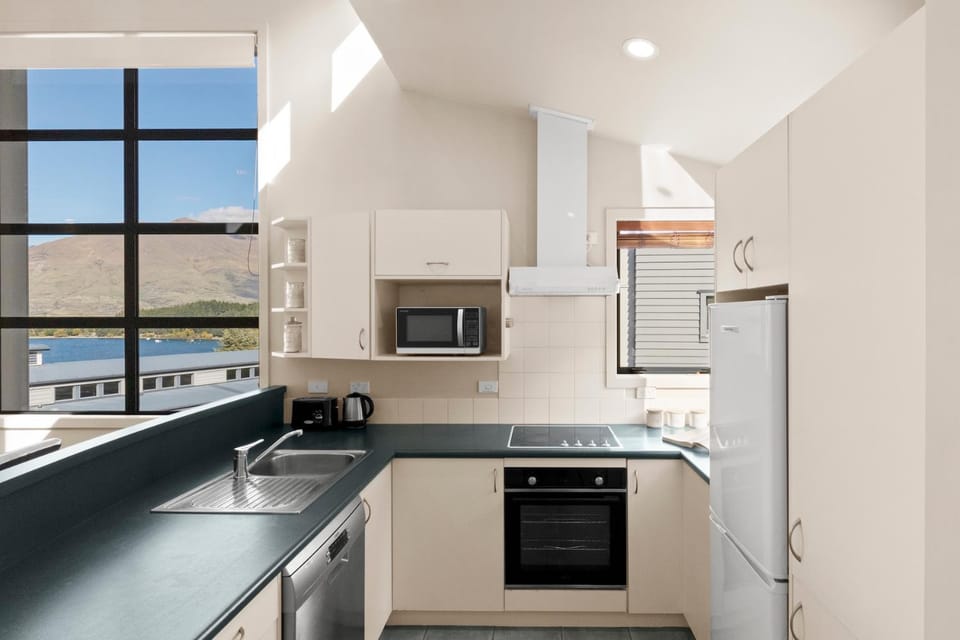 Natural landscape, Kitchen or kitchenette, dishwasher, oven, stove