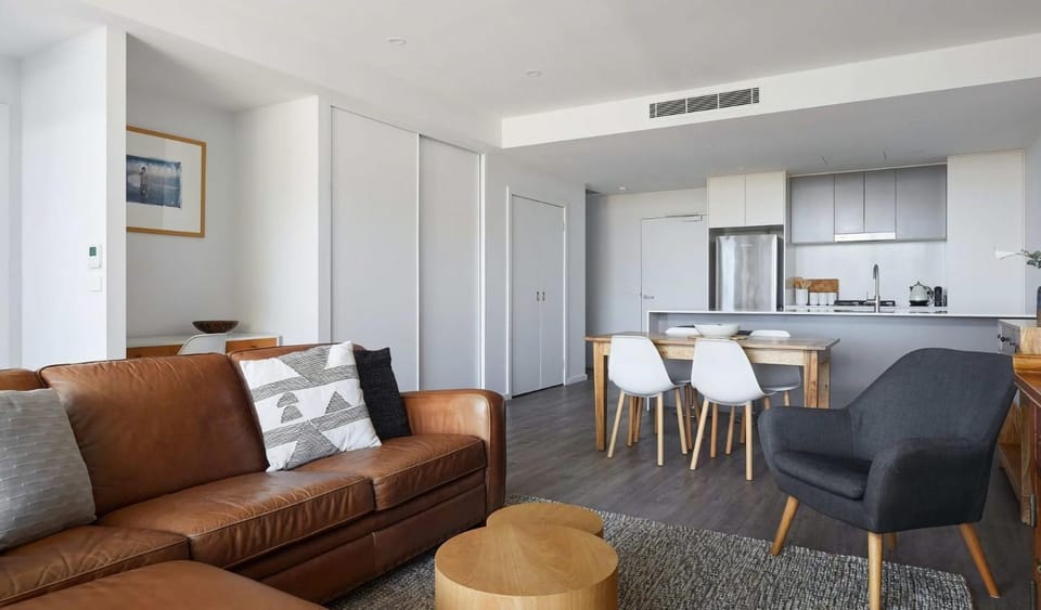Kitchen or kitchenette, Living room, Seating area, Dining area