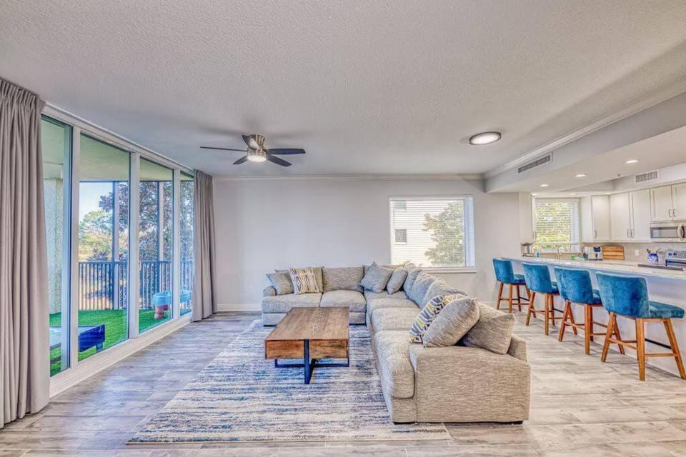 Kitchen or kitchenette, Living room, Seating area