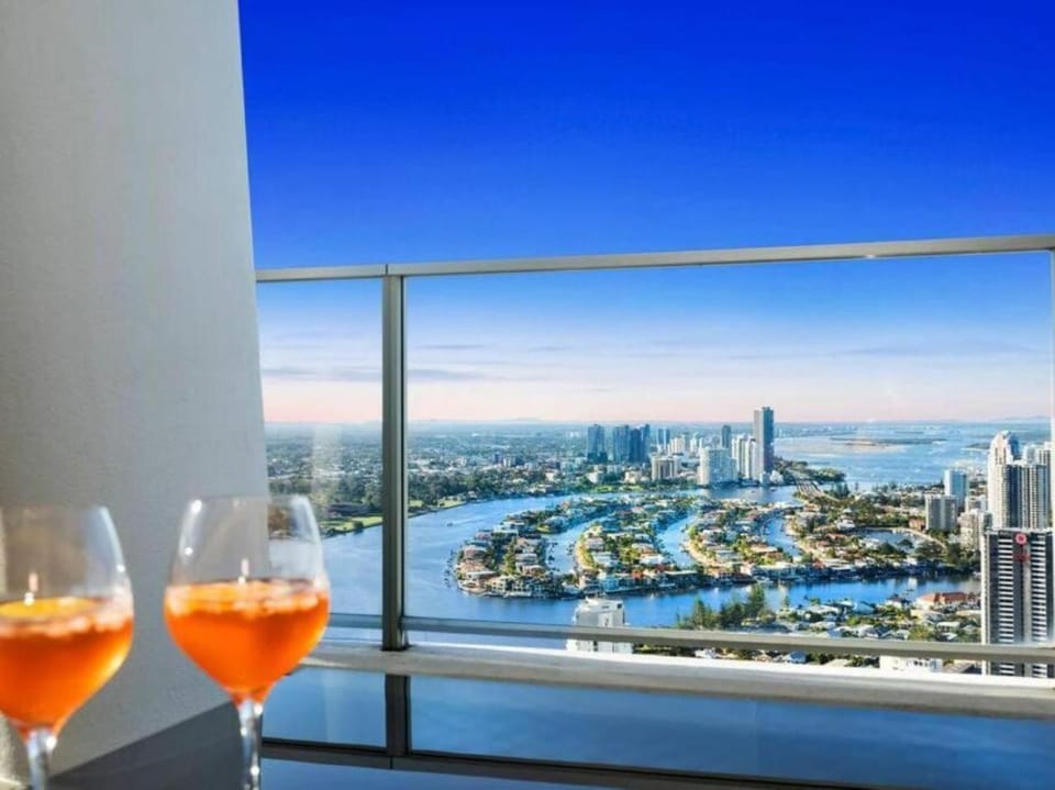 Exclusive Circle on Cavill Sub-Penthouse Luxury Apt - Hosted by Coastal Letting Co. Apartment in Surfers Paradise