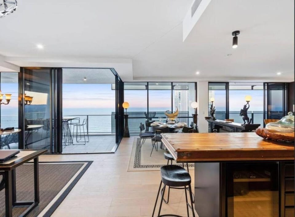 Exclusive Circle on Cavill Sub-Penthouse Luxury Apt - Hosted by Coastal Letting Co. Apartment in Surfers Paradise