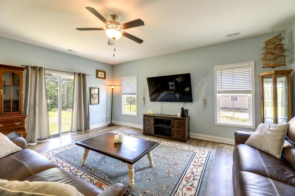 Holly Ridge Vacation Rental ~ 5 Mi to Beach House in North Topsail Beach