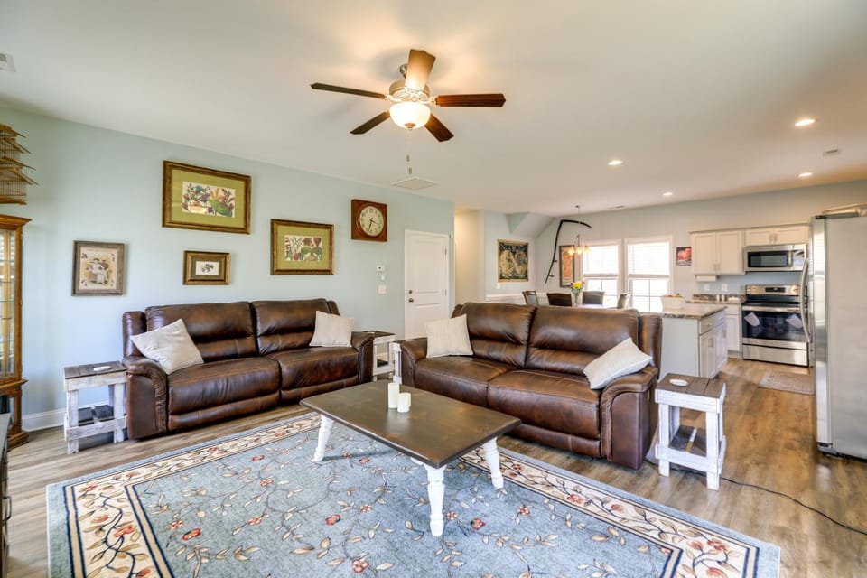 Holly Ridge Vacation Rental ~ 5 Mi to Beach House in North Topsail Beach