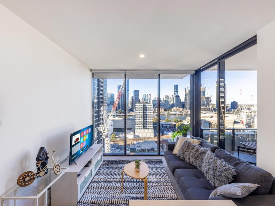 Explore BNE from our Cute 1-Bed Apartment in South Brisbane Apartment in Brisbane City
