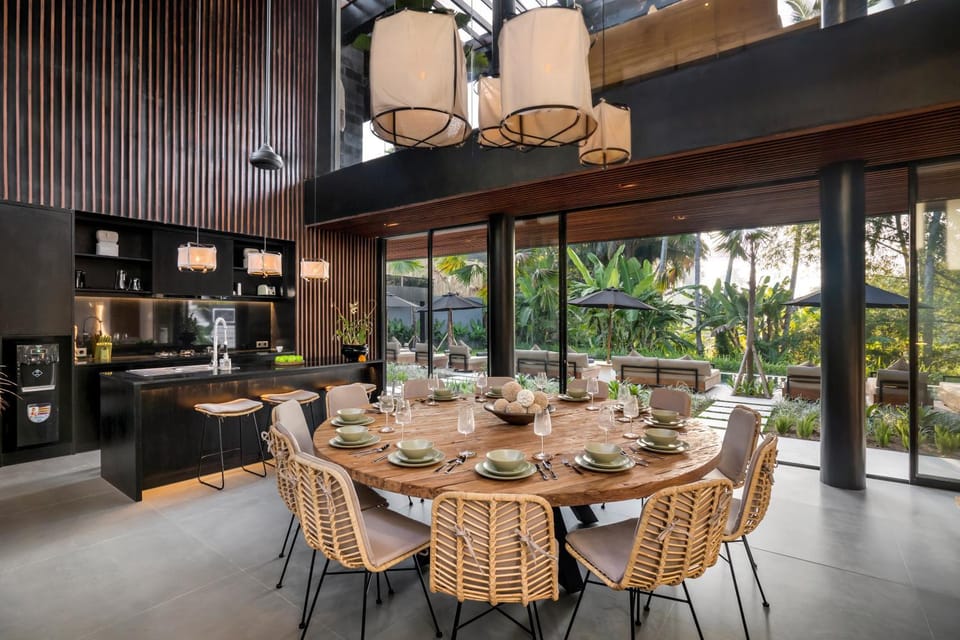 Kitchen or kitchenette, Seating area, Dining area